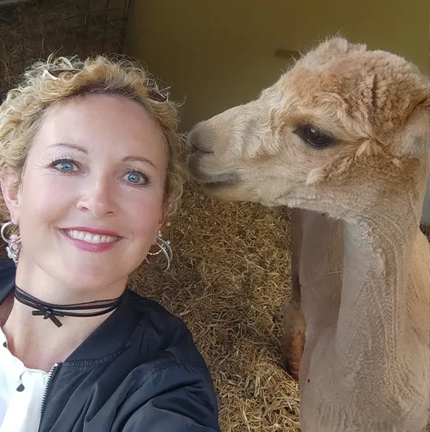 Gerda mit Alpaka bei "I hob an Vogel" in Brixlegg / Tirol