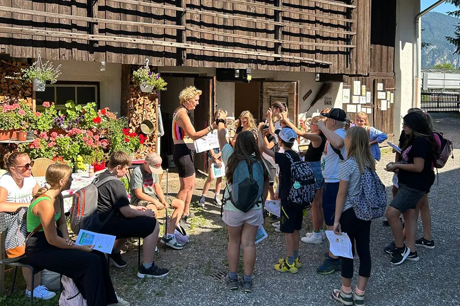 Schulgruppe bei I hob an Vogel in Brixlegg / Tirol