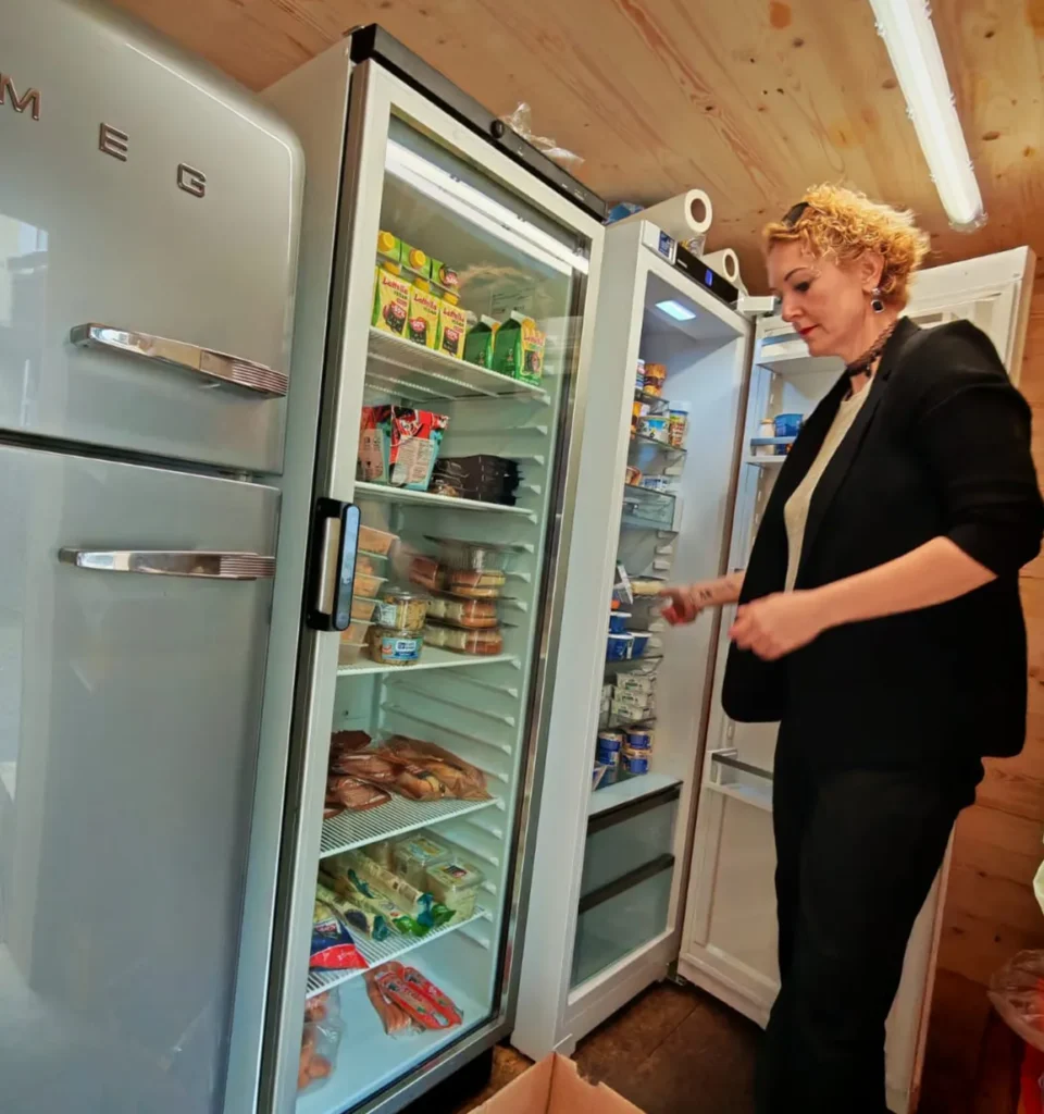 Gerda beim Lebensmittel retten - Lebensmittelrettung bei !I hob an Vogel" in Brixlgegg / Tirol